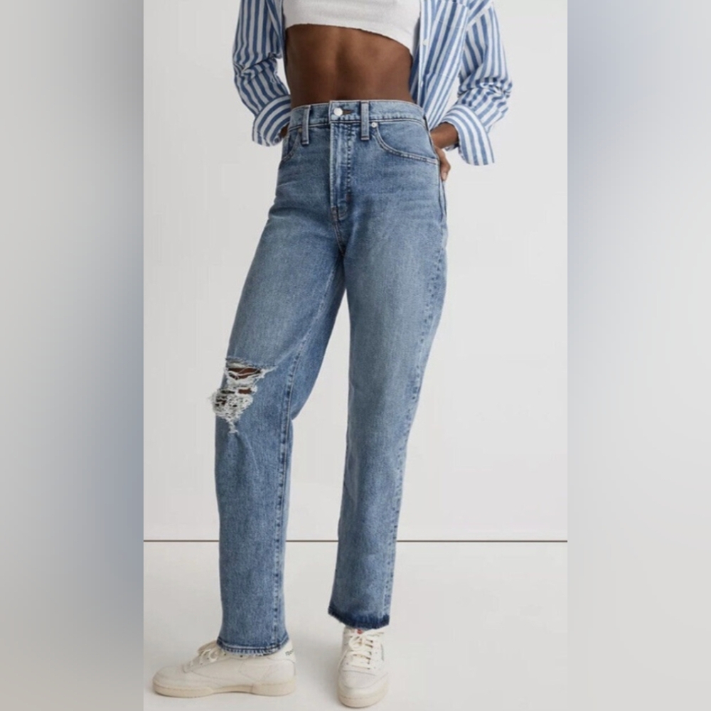 NWOT: Perfect vintage straight jean in Kingsbury wash- rip-knee edition 23Tall